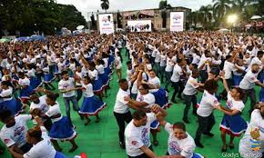 Si deseas es pasar momentos agradables escuchando buena musica, este es tu lugar, y lo mejor viene con buena calidad acompañado de los mejores grupos y artistas, musica de gran. Casa Latina Republica Dominicana 4 La Musica Popular El Merengue Surgio En La Republica Dominicana A Fines Del Siglo Xix Y Era Interpretado Con Guitarras Luego Sustituida Por El Acordeon Instrumento