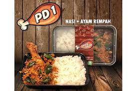 Menu unggulan di warung ini adalah ayam dan bebek goreng rempah dengan pilihan lauk pendamping: Ayam Paha Dada Delivery