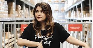 Wina's birth flower is narcissus and birthstone is tanzanite, turquoise, zircon and topaz. Fakta Wina Natalia Punya Panggilan Khusus Untuk Wishnutama Hingga Model Video Klip Okezone Celebrity