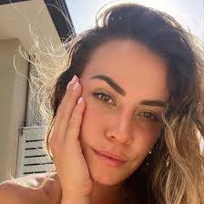 Ellis Hale's Instagram, Twitter & Facebook