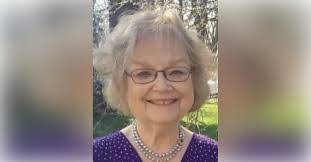 Nicole Pidgeon's Instagram, Twitter & Facebook