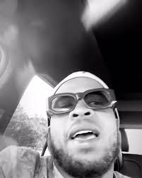 👨🏾‍💻 I pull up like I’m homeless they keep asking where my roof at 😎