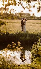 51 Wonderful Rustic Wedding Ideas With Elegant Details Rustic Wedding Photography Wedding Photography Inspiration Wedding Photos Poses