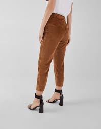 Check spelling or type a new query. Pantalon Carotte En Velours Cotele Avec Ceinture Womens Casual Outfits Casual Outfits Fashion