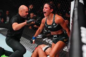 Torinha displays her sexy curves in stunning photos