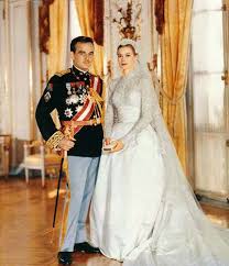 Als sie zwölf jahre alt war, zog sie mit ihrer familie nach südafrika. Monaco Royals Unofficial Royalty