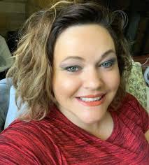 Leah's makeup look features shimmer eyes