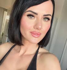 Hey all I haven't been here for a while so I thought I would reintroduce  myself and what I do too in case anyone is interested. I am a fully  qualified and