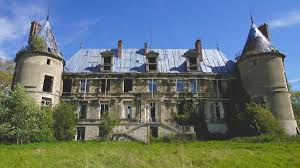 Belgique, nous avons trouvé un château abandonné. Adopt An Abandoned French Chateau