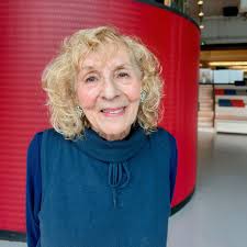 🎉 A huge congratulations to Evelyn Chertkow, our remarkable volunteer who  has been giving tours at Museum London since 1970! For over 53 years,  Evelyn has shared her knowledge and passion, inspiring