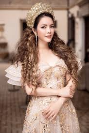 Lý nhã kỳ vừa qua đã thu hút sự chú ý của dư luận khi được được một bộ tộc ở philipinnes phong ngôi vị công chúa. Ly Nha Ká»³ Hoa Cong Chua Lá»™ng Láº«y Vá»›i Phong Cach Hoang Gia Vietnamnet