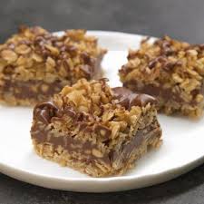 Qui Peut Resister Au Duo Chocolat Avoine Pas Moi Desserts Ma Fourchette Desserts Chocolate Chip Oatmeal Baking