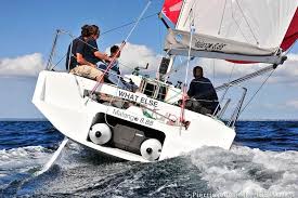 Vidéo récapitulative du tour du finistere à la voile édition 2017. Presentation Du Voilier A Quille Relevable Malango 888 Du Chantier Naval Idbmarine De Tregunc En Finistere