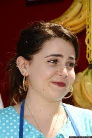 13 Reasons Why Mae Whitman Is The Coolest Girl In Hollywood Right Now Mae Whitman Celebrity Piercings Celebrity Ear Piercings