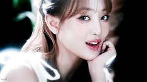 Lisa Minnie's Instagram, Twitter & Facebook