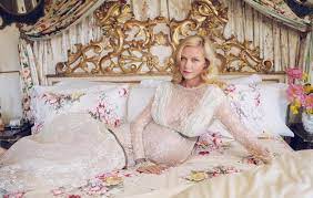 An austrian teenager (kirsten dunst) marries the dauphin (jason schwartzman) of france and becomes that country's queen following the death of king louis xv (judy davis) in 1774. Kirsten Dunst Is Pregnant In Sofia Coppola Marie Antoinette Photo Ew Com