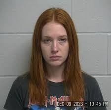 Lakeland, FL — Hooters Waitress Arrested After Dumping a Pitcher of Beer