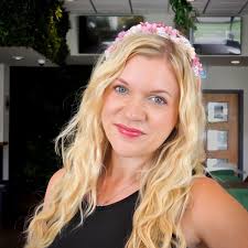 Looking for a makeup artist for prom please