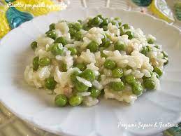 Il risotto con piselli e menta, mantecato con crescenza, è un primo piatto primaverile dal sapore fresco e molto delicato. Risotto Con Piselli E Pancetta Ricetta Semplice E Gustosa