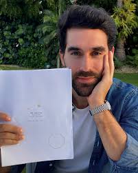 Daniel Fernandez's Instagram, Twitter & Facebook