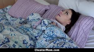 Stepmom Accidentally Sends Nudes to Her Stepson Instead of Her Husband -  Cheatermom - XNXX.COM