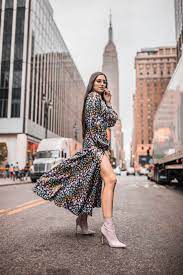 Best Places To Take Photos In New York City Empire State Building Fashion Blogger Based In Nyc Wearing The Vel Fashion New York Fashion New York Fashion Week