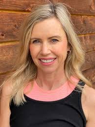 Heidi Mcleod's Instagram, Twitter & Facebook