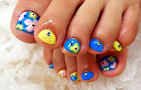 Diseños de uñas para pies en color amarillo con plata. Disenos Para Unas De Los Pies Con Fotos Unasdecoradas Club