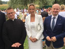 W poznaniu i powiecie poznańskim stwoezył sieć punktów darmowej pomocy. Dozynki Parafialne W Gluchowie Sierpien 2018 Bartlomiej Wroblewski Posel Na Sejm Rp