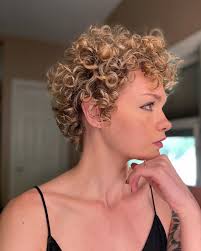 Dani Smith (@dani_beee_hairstylist) • Instagram photos and videos