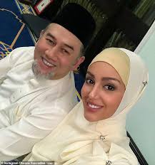 A survey by sweet ring recently revealed that a good percentage of malaysian women reckoned that they will only get married if their partners are it was also reported that 60 per cent of the malaysian chinese wish to keep their wedding cost between rm10,000 and rm30,000, while 20 per cent hope. Russian Beauty Queen Who Married Ex King Of Malaysia Screamed At By Woman Claiming To Be His Wife Express Digest