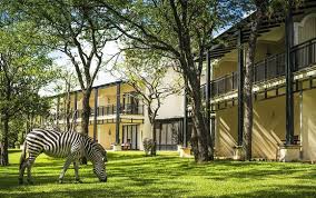 Lieux incontournables, idées de séjour, itinéraires, infos pratiques et culturelles des chutes victoria et les bonnes adresses du petit futé pour se restaurer, sortir, se loger et organiser son voyage aux chutes victoria. Royal Livingstone Victoria Falls Zambia Hotel By Anantara 5 Livingstone Jusqu A 70 Voyage Prive