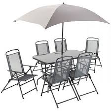 Un Salon De Jardin 8 Pieces Avec Un Parasol Parfait Pour Un Barbecue En Famille Ou Amis A Retrouver En Ligne Ou Dans Mobilier Jardin Salon De Jardin Parasol
