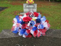 8 Awesome Memorial Day Decorations Ideas Grave Decorations Headstones Decorations Cemetery Decorations