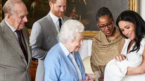 Prens unvanlarından feragat eden philip, 1957 yılında eşi kraliçe ii. Prens Harry Yi Megan Markle Konusunda Dedesi Edinburgh Duku Prens Philip Uyarmis