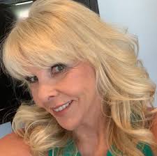 Lori Dawn's Instagram, Twitter & Facebook