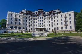 L'hotel palace se trouve à 200 mètres de l'arrêt de bus le plus proche et à 800 mètres de la gare de baile govora. Hotel Palace BÄile Govora PreÈuri Actualizate 2021