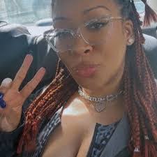 Melissa Classen's Instagram, Twitter & Facebook