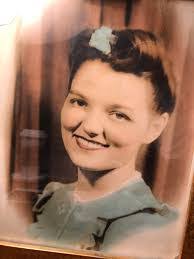 Renae Steele's Instagram, Twitter & Facebook