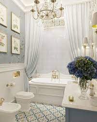 Mix a coat of bright white paint with wooden accents and brass for a delightful atmosphere. Pin On Decorating Bathrooms