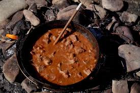 Draußen kochen über feuer ist zu jeder jahreszeit eine alternative zur küche indoor. Vanlife Kochen Mit Dem Feuertopf