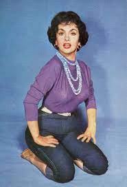 Gina Lollobrigida | Gina lollobrigida, Photo postcards, Women jeans