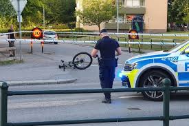 Personen var svartklädd med uppfälld luva. Nio Skottlossningar Pa Mindre An Tre Ar I Linkoping Corren