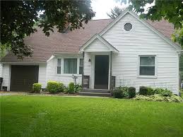 Zestimate Home Value 142 000 Easy To Maintain Is What You Will Love Most About This Home Boasting A Newer Roof Wind In 2020 Fenced In Yard Hermitage Vinyl Siding