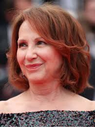 Des coiffures pour sublimer les cheveux blancs. Quelle Coupe De Cheveux Adopter A 60 Ans Doctissimo
