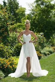 Maybe you would like to learn more about one of these? Weisses Brautkleid In Minilange Aus Spitze Mit Ausschnitt In Herzform Spaghettitraagern Und Langem Uberrock Von Sweetheart Modell 11000 Heiraten Mit Braut De