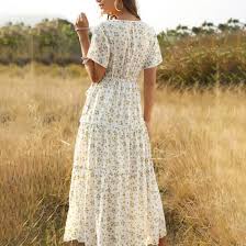 Nous utilisons des cookies pour améliorer votre expérience d'achats. La Robe Longue Fleurie Louvre La Selection Parisienne