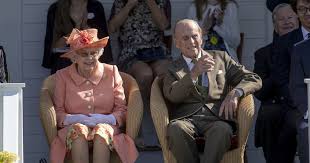 Il principe filippo, consorte quasi centenario della regina elisabetta, è stato ricoverato oggi in un ospedale di londra dopo un malessere di natura filippo di mountbatten, duca di edimburgo, conte di merioneth e barone di greenwich, è il consorte più longevo nella storia della monarchia britannica. Regina Elisabetta E Filippo Di Edimburgo Il Ritorno In Pubblico Del Principe Com E Oggi A 99 Anni Libero Quotidiano