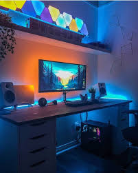Pin Von Kyle Techlifesolved Techno Auf Arbeitszimmer Schreibtisch Setup Gamer Zimmer Arbeitszimmerideen