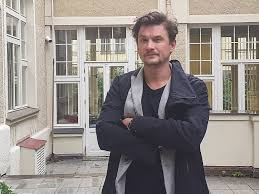 Do seriálu modrý kód přichází nová postava! Jk87vvnlf9xqzm